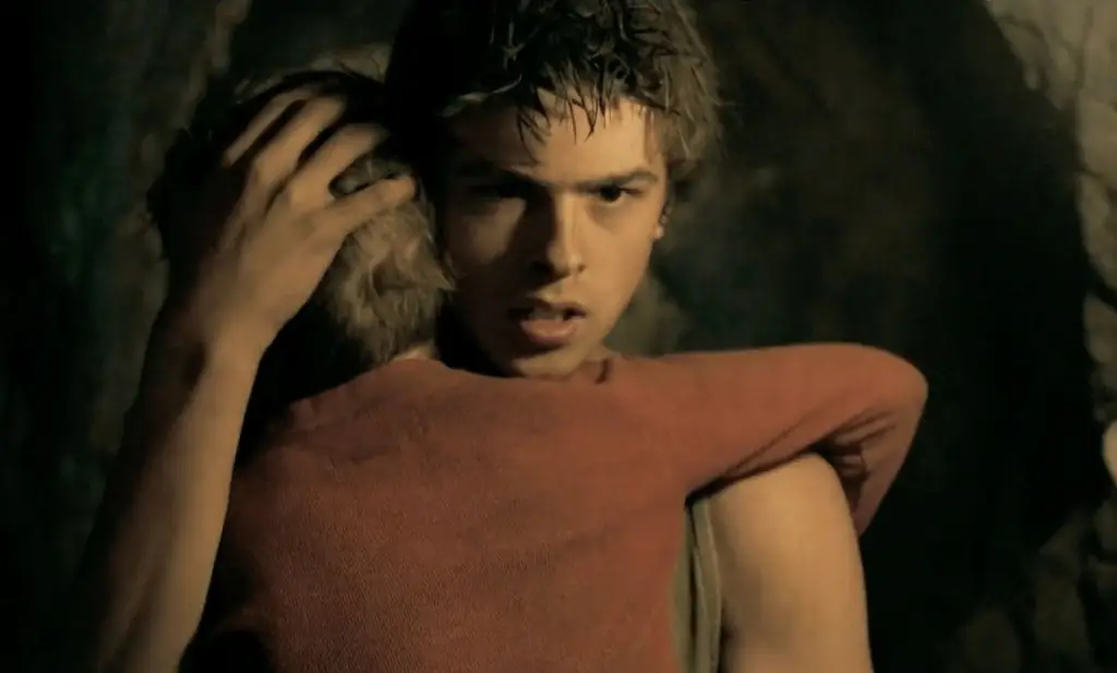 Даг Джонс играет психопата в фильме «Под листьями» [трейлер]