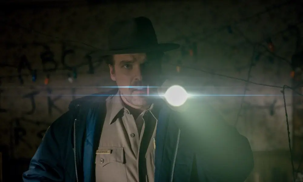 Следующий роман-приквел «Очень странных дел» рассказывает о жизни Хоппера в качестве детектива полиции Нью-Йорка в 70-х годах