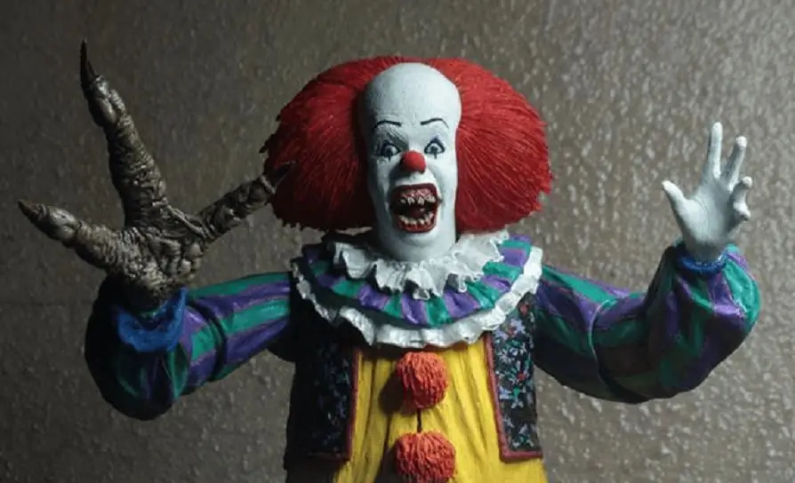 [Ярмарка игрушек] 18-дюймовые фигурки Пеннивайза и Майкла Майерса от NECA, а также новый Пеннивайз 1990 года