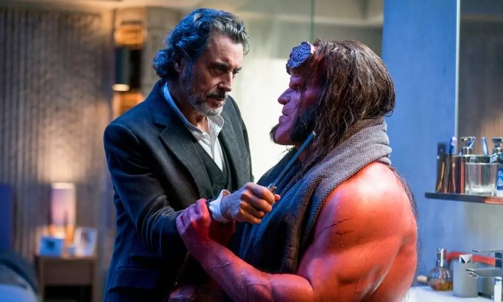 Еще одно новое изображение демонстрирует «Молодую, грубую» версию Дэвида Харбора «Хеллбой»