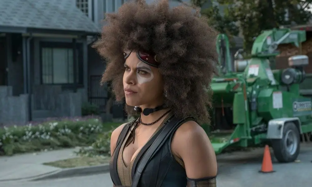 Зази Битц и Бетти Гэбриэл входят в «Сумеречную зону»