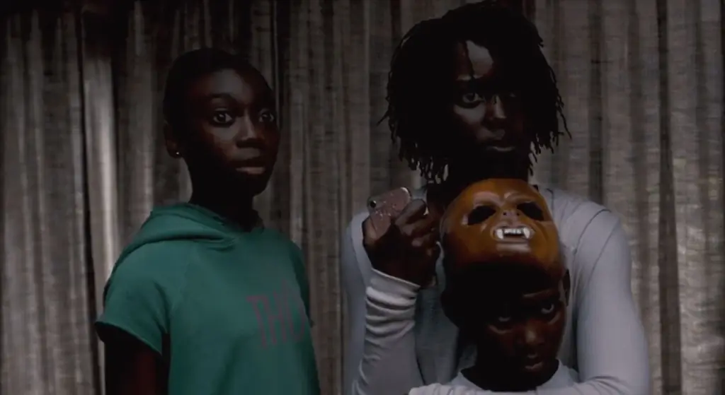 Вторжение в дом начинается в напряженном новом клипе Джордана Пила «Us»