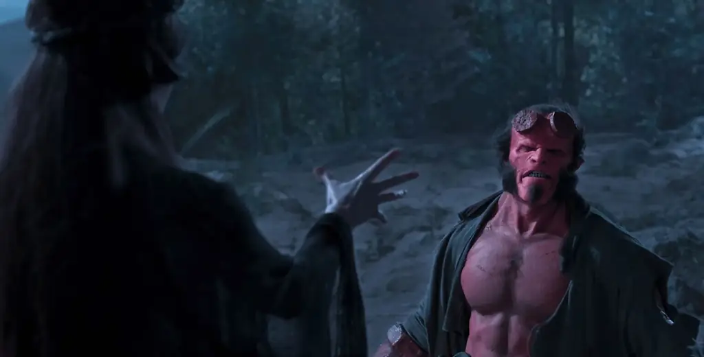 Кровавая королева хочет, чтобы Хеллбой стал ее королем в новом клипе из перезапуска Нила Маршалла