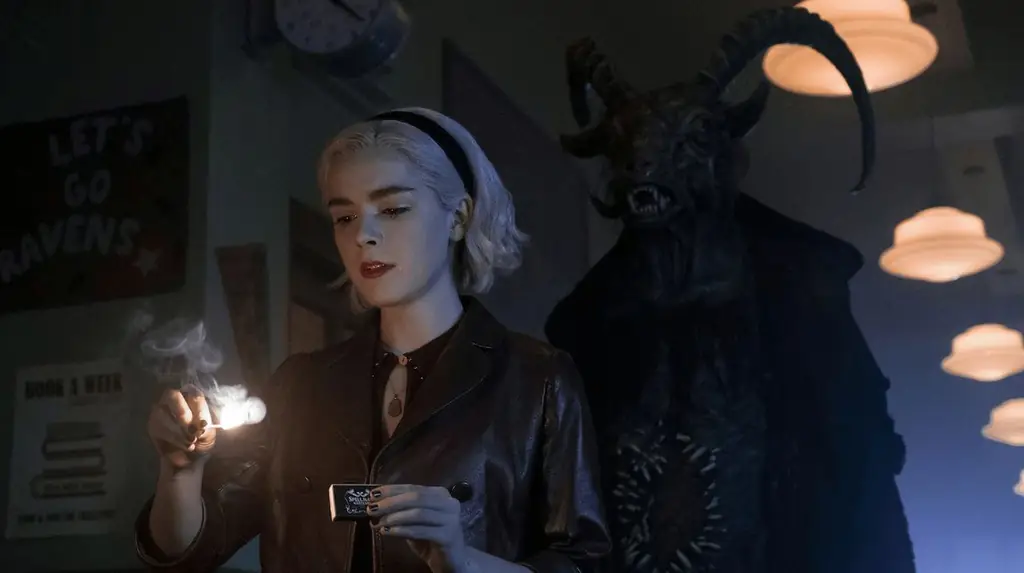 [ТВ-обзор] Темный Лорд придает второй части «Леденящих душу приключений Сабрины» мрачный фокус и уверенность