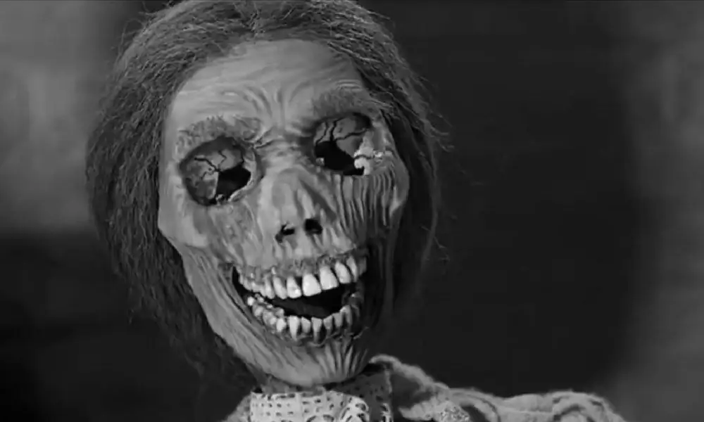 Задолго до DontSpoilTheEndgame фильм Альфреда Хичкока «Психо» стал пионером анти