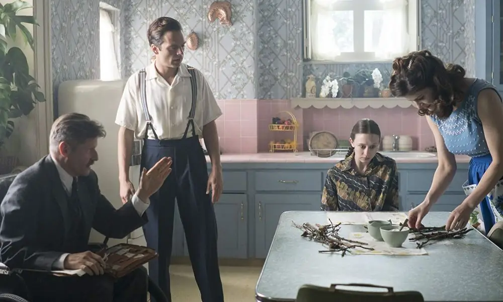 Трейлер фильма «Мы всегда жили в замке» полон ужасных людей