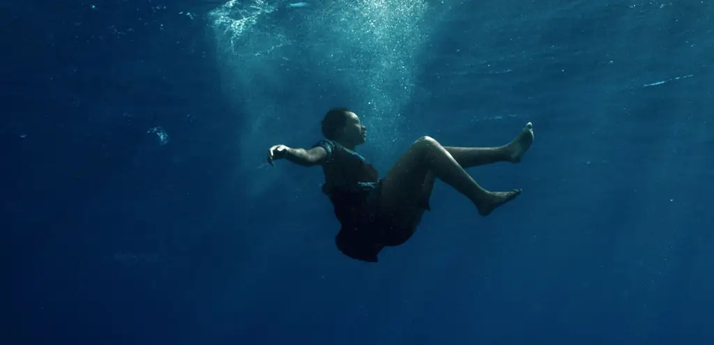 Трейлер, постер и изображения дорамы «Груз» контрабандой ввезены в кинотеатры