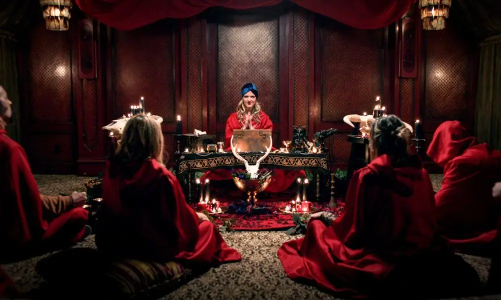 [Overlook Review] «Сатанинская паника» представляет собой грязную комедию ужасов