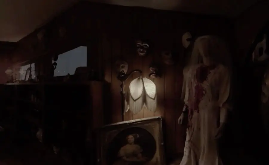 Совершите невероятный видеотур по комнате артефактов Уоррена в преддверии «Аннабель возвращается домой»