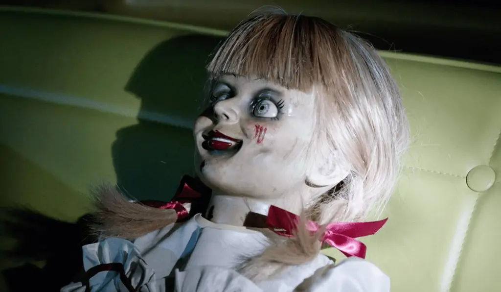 Эд и Лоррейн Уоррен пережили близкую смерть в новом клипе 'Annabelle Comes Home