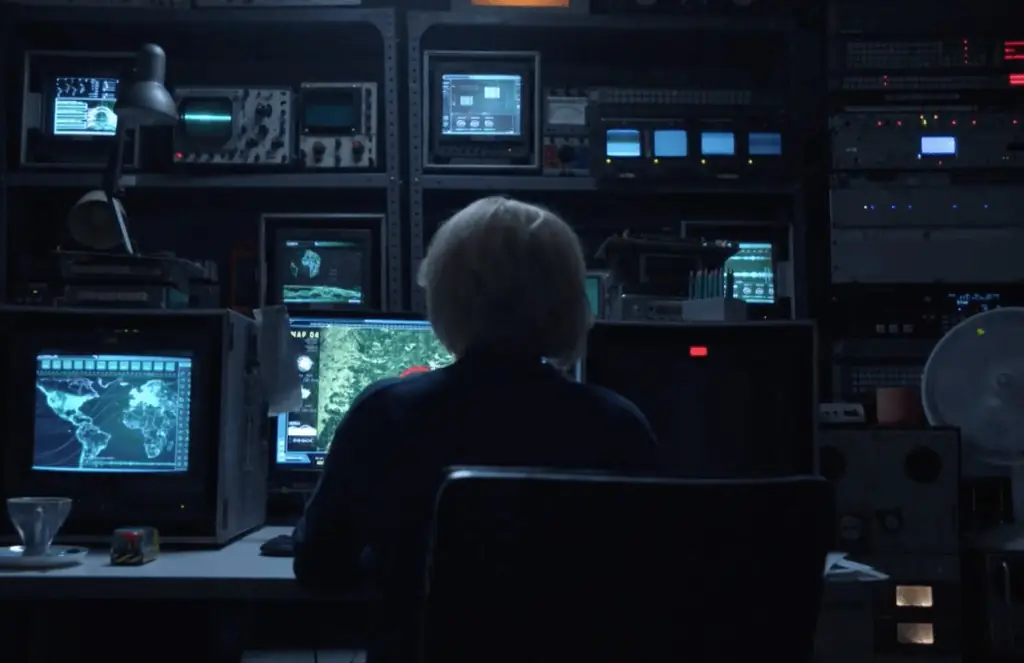 Звери атакуют!' Клип представляет Ди Уоллес в роли охотника за критикой! [Видео]