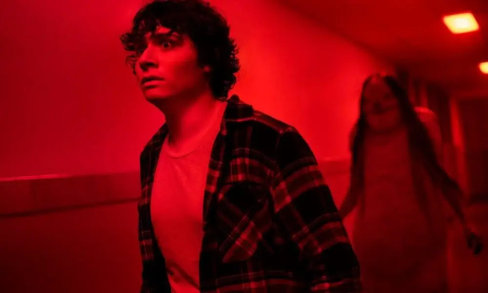 Гильермо дель Торо объясняет разумную причину, по которой «Страшные истории для рассказа в темноте» не являются антологией