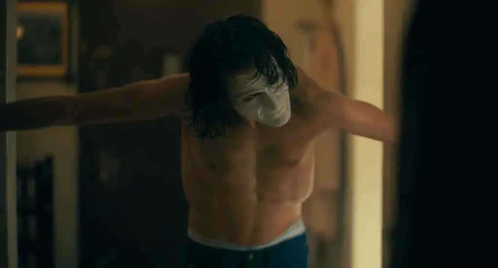 Хоакин Феникс сошел с ума в финальном трейлере фильма «Джокер» с рейтингом «R»