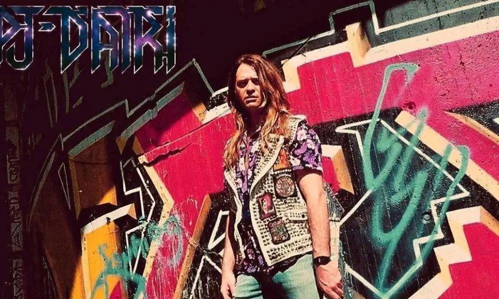 От Баха до Ультрабосса: PJ d’Atri сочетает в себе ностальгию и гитары