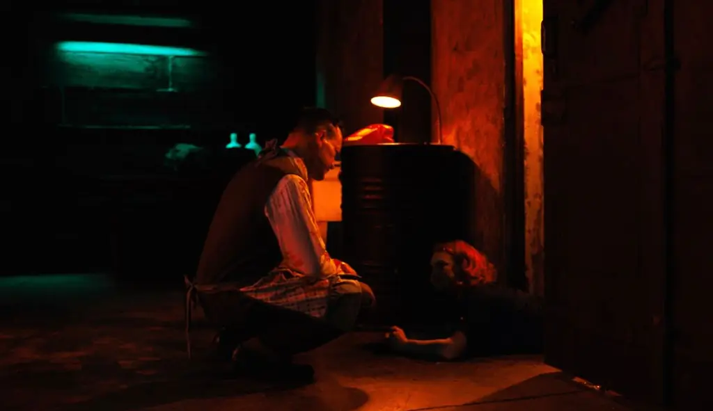 [Эксклюзив] Первый взгляд: Тед Рэйми и Брайан Краузе снялись в жутком новом короткометражном фильме ужасов «Красный свет»