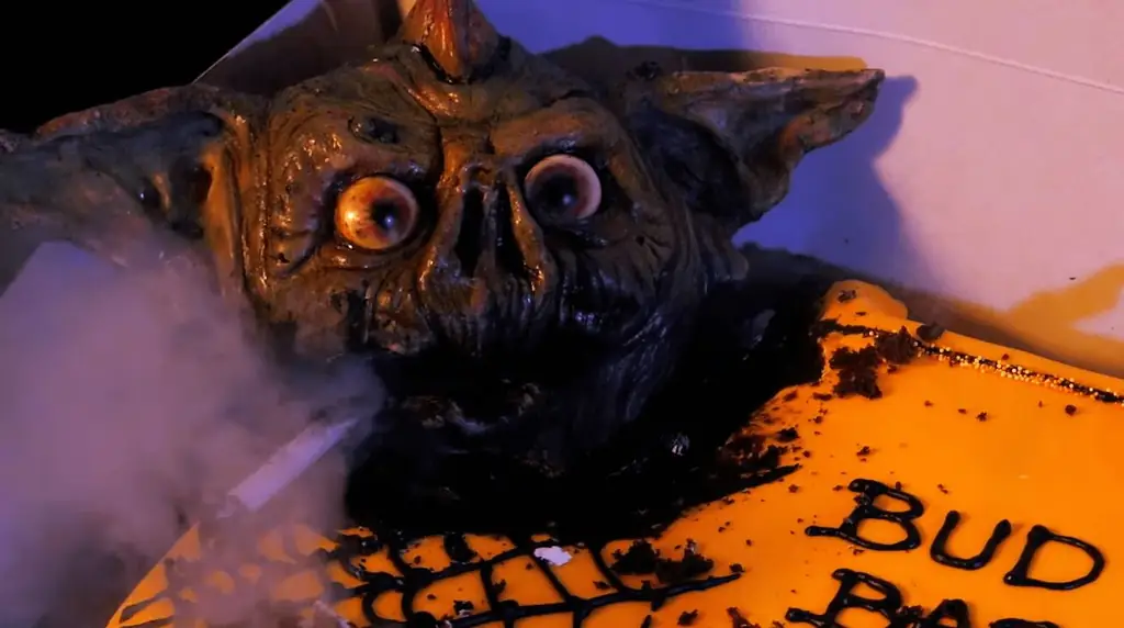 [Трейлер] Full Moon устраивает хэллоуинскую вечеринку в классическом стиле Full Moon с песней Weedjies! Хэллоуинская ночь