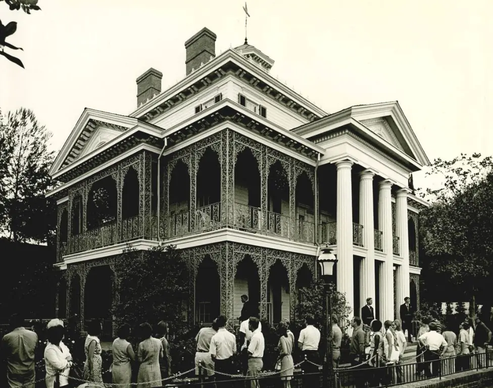 Пройдите через «Особняк с привидениями» Диснея, которого никогда не было! [Видео]