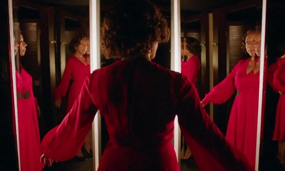 [Обзор] «In Fabric» A24 превращает простую сказку в навязчивый эффект