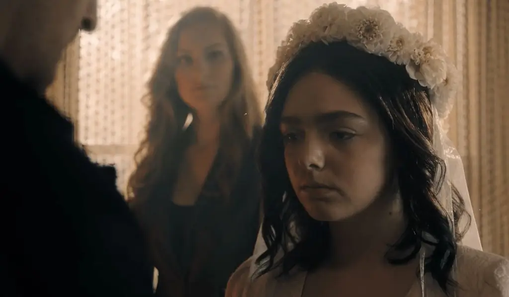 [Эксклюзив] Древнее зло захватывает «Касл-Рок»; Посмотрите вступительную сцену из финала этой недели