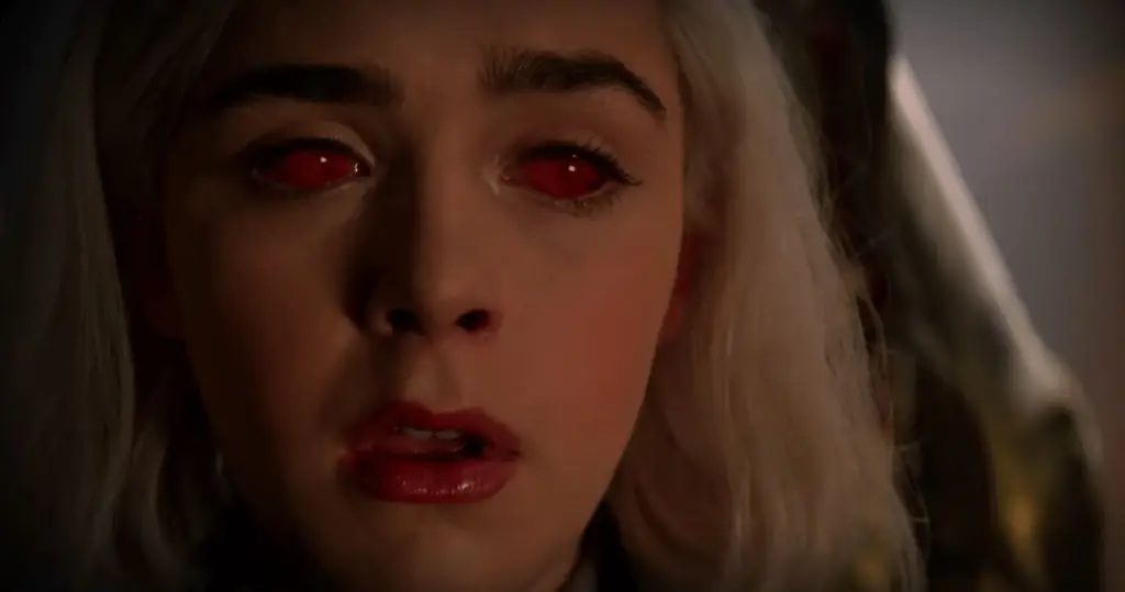 Сабрина занимает место королевы ада в официальном трейлере третьего сезона «Леденящих душу приключений Сабрины»