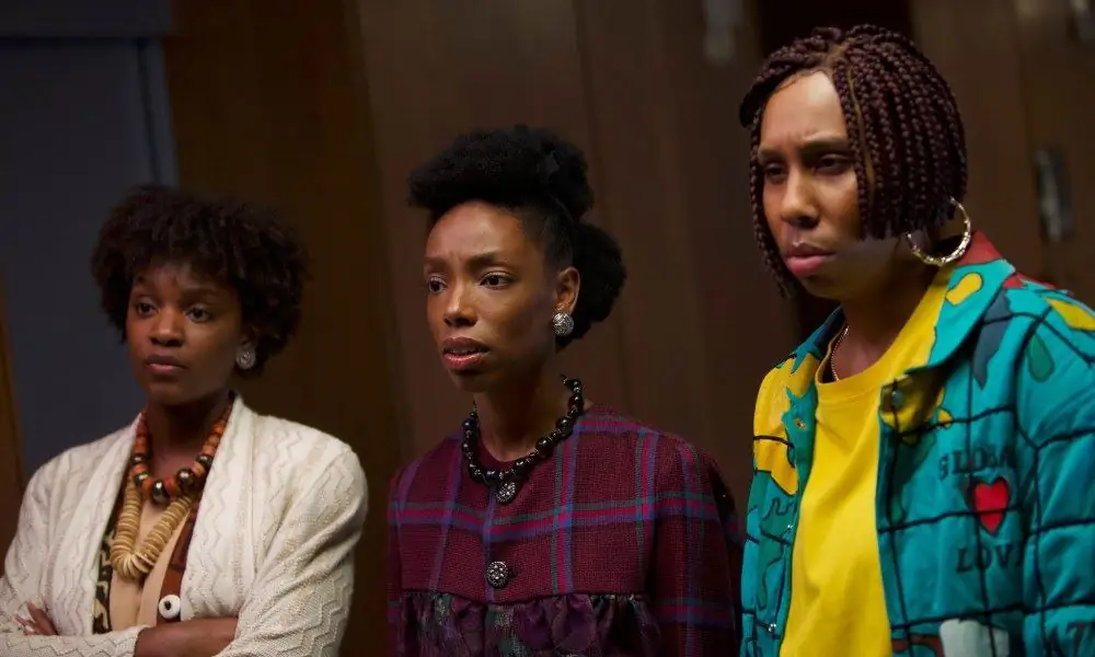 [Sundance Review] «Плохие волосы» развязывают ретро-сатиру ужасов, нуждающуюся в стрижке