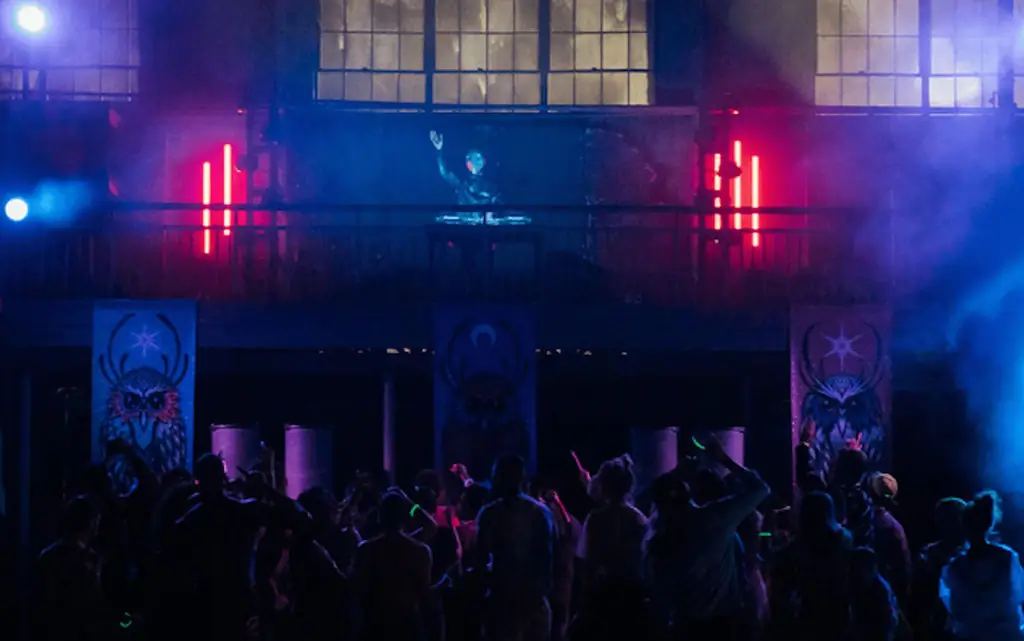 Музыка превращается в насилие в триллере EFM 'Dreamcatcher