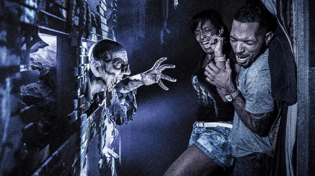 «Мы говорили об этом»: Джейсон Блюм открыт для идеи создания фильма «Хэллоуинские ночи ужасов»