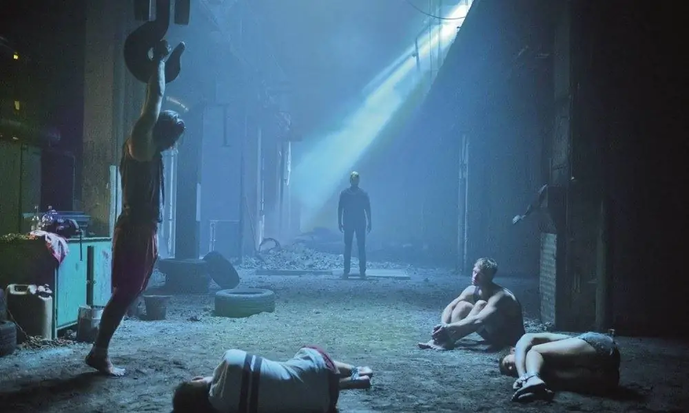 Трейлер австрийского слэшера «Крепкая вечеринка, умри молодым»