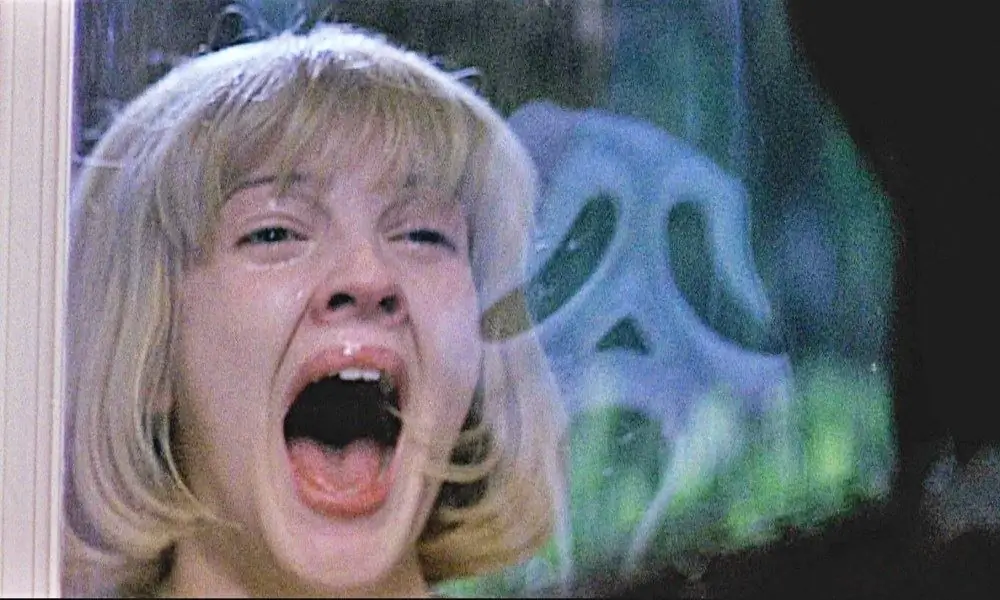 Режиссер «Потерянных мальчишек» Джоэл Шумахер хотел, чтобы Дрю Бэрримор и Розанна Аркетт снялись в спин-оффе «Потерянных девчонок»