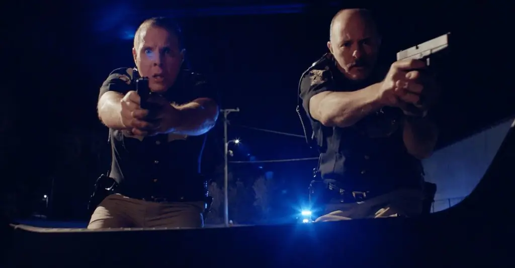 Star Light' выслеживает поп-звезду, которую играет Скаут Тейлор