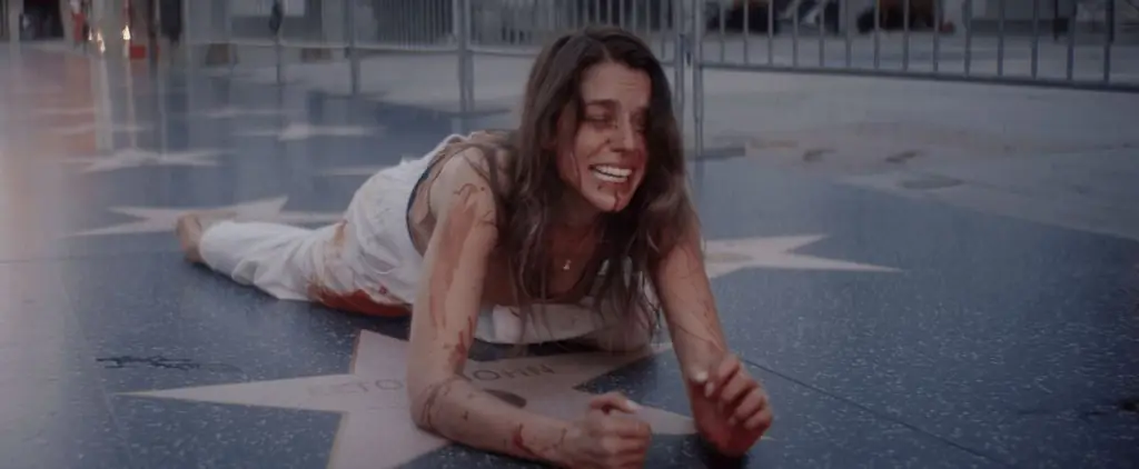 «Не беспокоить» заманило пару в голливудский отель во время пандемии [Изображение]