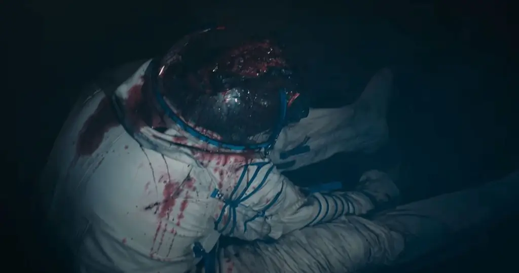 Ужасное создание «Спутника» на этих выходных начинается с кровавой аварийной посадки [Клип]