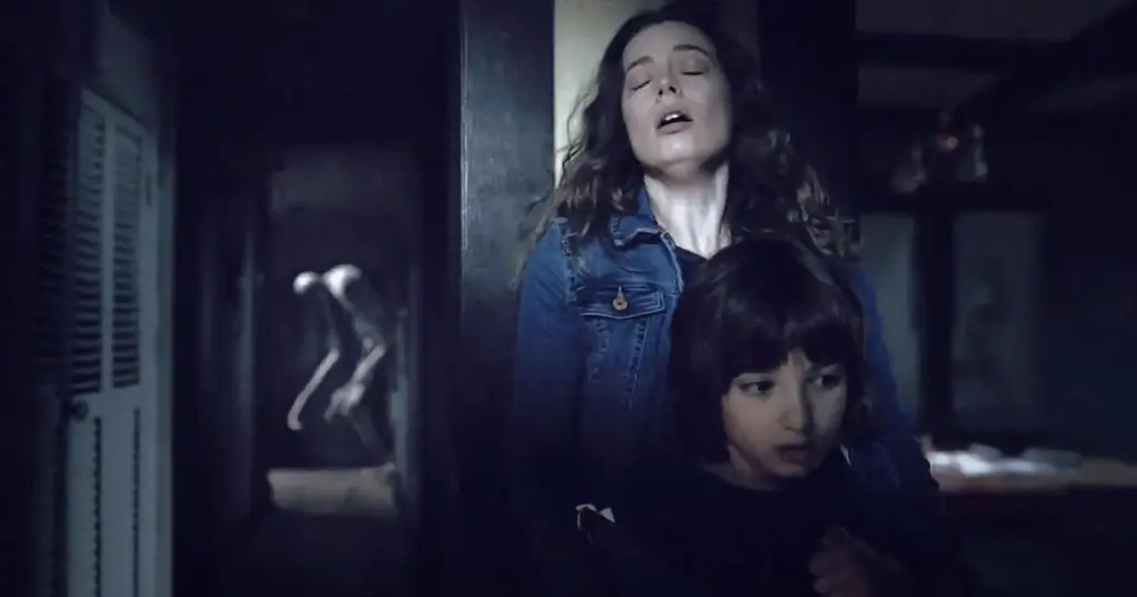 Маленький мальчик дружит с ужасающим монстром в «Come Play» в этот Хэллоуин [трейлер]