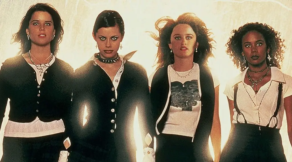 Новый взгляд Blumhouse на «The Craft» предположительно направляется прямо домой к Хэллоуину
