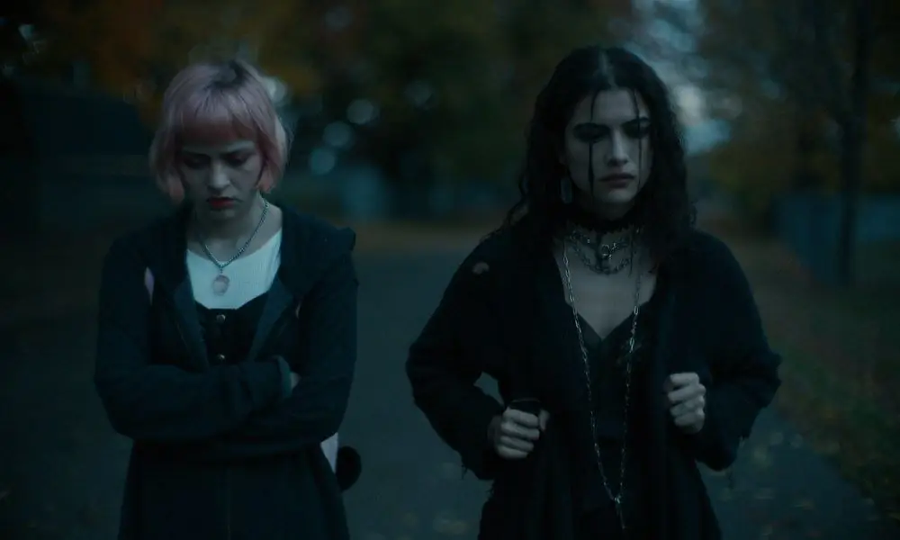 «Нам нужно что-то сделать» наводит ужас на семью, укрытую от шторма