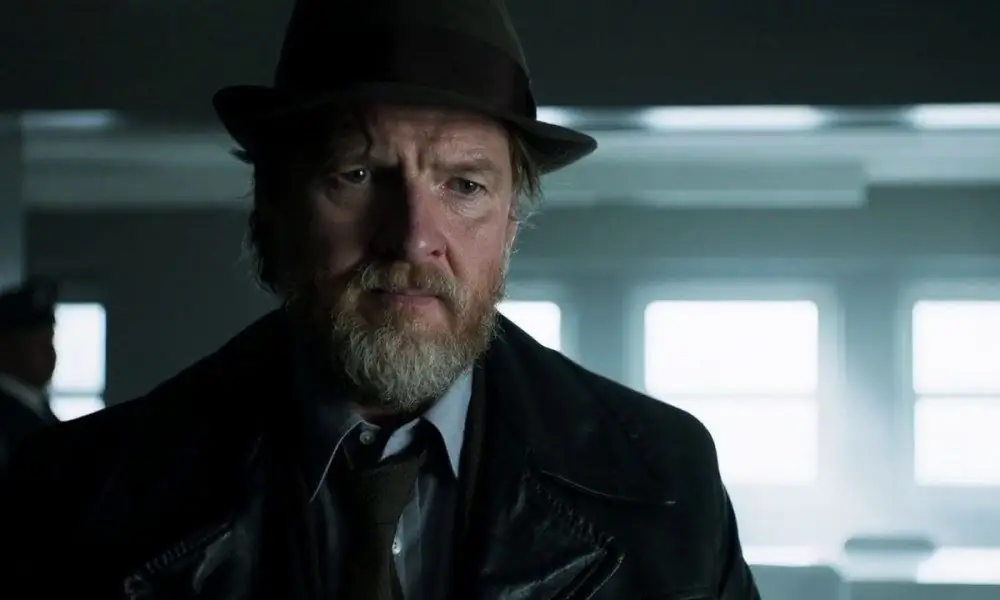 Донал Лог направляется в Раккун-Сити для съемок предстоящей перезагрузки полнометражного фильма «Обитель зла»