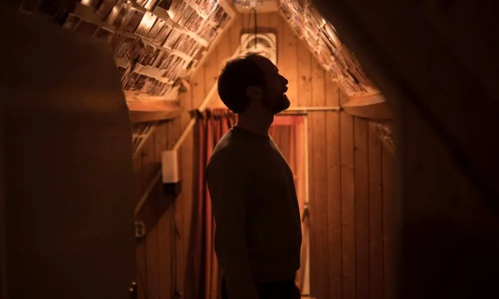 Новый кадр из фильма «Не говори зла», перехода к хоррору о вторжении в дом