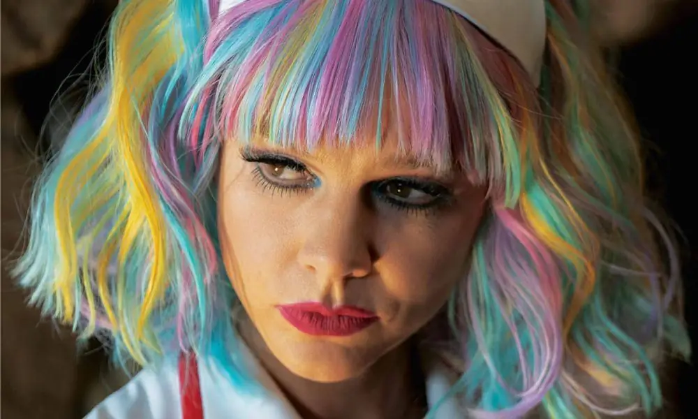 «Многообещающая молодая женщина» приезжает в