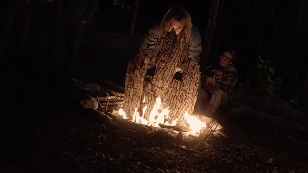 Трейлер «Красного леса» перемещается по игровой площадке убийцы