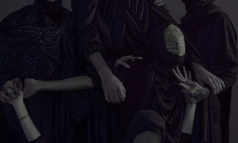 Вышел сегодня: 'The Helm of Sorrow', сопутствующий EP Эмме Рут Рандл & Thou's Brutal Collaboration [Слушать]