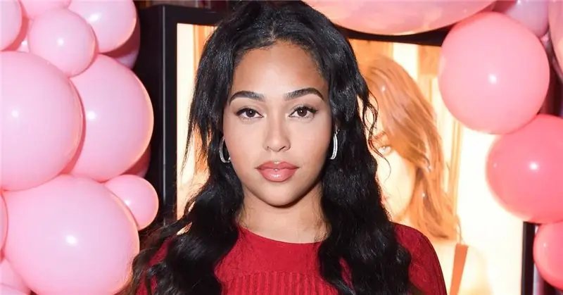 Джордин Вудс явно не позволяет COVID мешать ее занятиям фитнесом