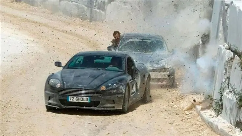 Автомобильная погоня, в которой машина Джеймса Бонда повреждена в Quantum of Solace