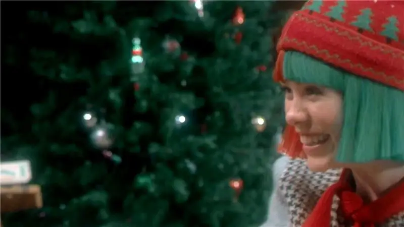 Санта идет за нами (Сия): Sophia Lillis Санта идет за нами (Сия): Sophia Lillis