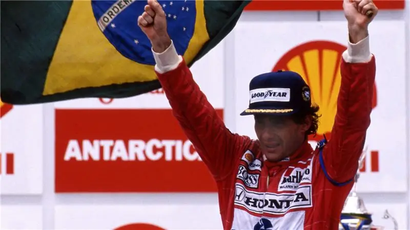 Айртон Сенна после победы в гонке F1 Айртон Сенна после победы в гонке F1