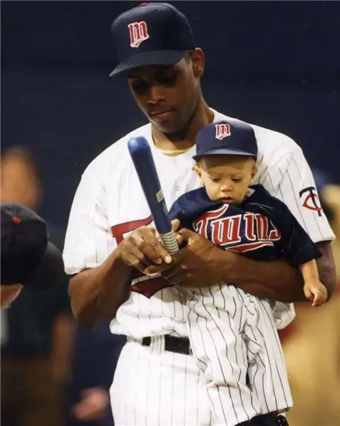 Отец Патрика Махоумса играл за Minnesota Twins (MLB) Отец Патрика Махоумса играл за Minnesota Twins (MLB)