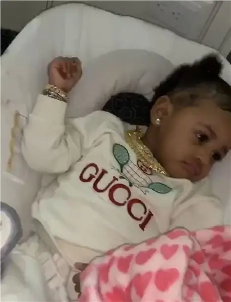 Культура в красивом белом топе Gucci Культура в красивом белом топе Gucci