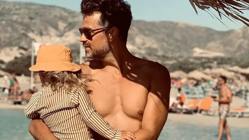 Уэйн Карпендейл учит сына непристойным словам