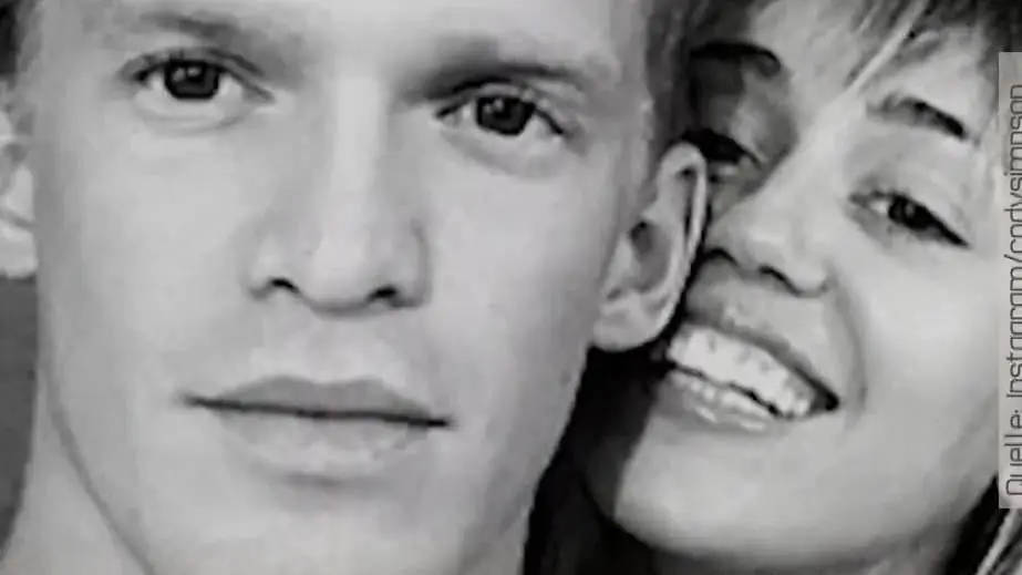 Майли Сайрус: после предупреждения в Instagram она ответила «чистым» постом