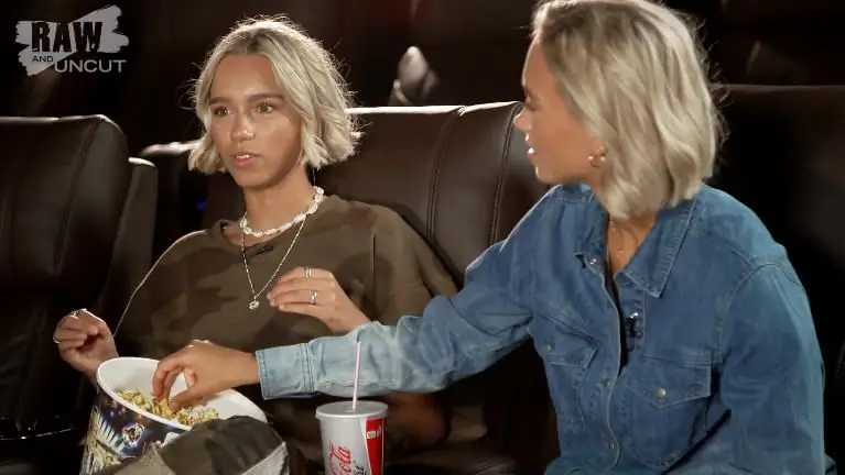 Лиза и Лена идут разными путями?