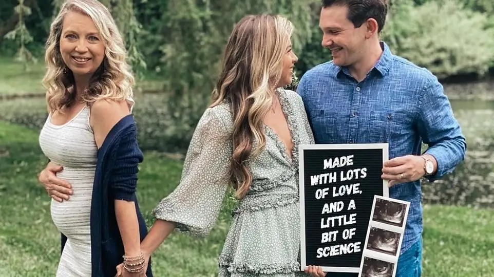 Женщина родила собственную внучку: мама Бреанны Локвуд взяла на себя суррогатное материнство